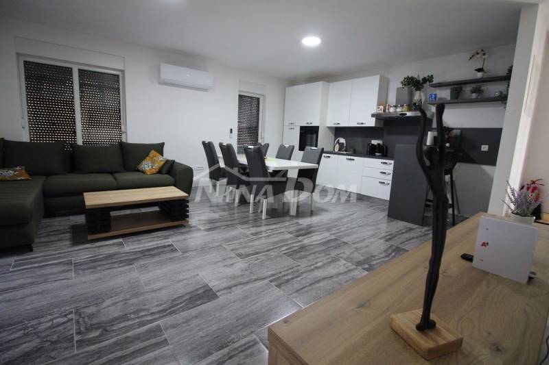 Apartmán se třemi ložnicemi, přízemí - 13