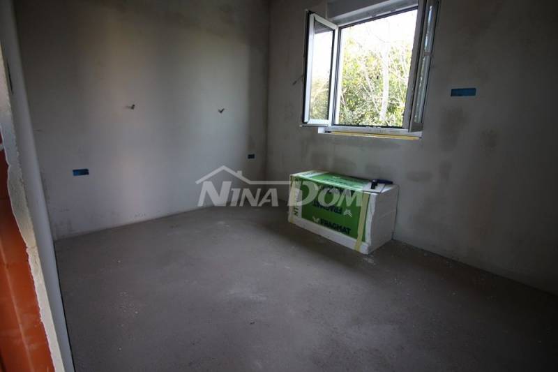 Novostavba, byt v prvním patře se střešní terasou, centrum Vira - 11