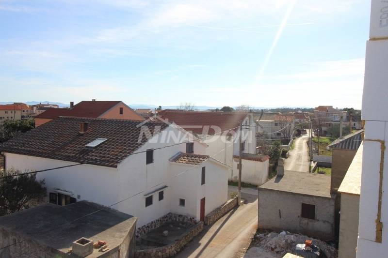 Novostavba, byt v prvním patře se střešní terasou, centrum Vira - 15