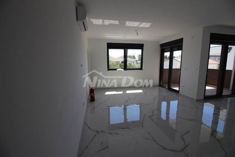 Mezonetový apartmán (první a druhé patro se třemi ložnicemi), střešní terasa, jižní strana, v blízkosti moře - 4