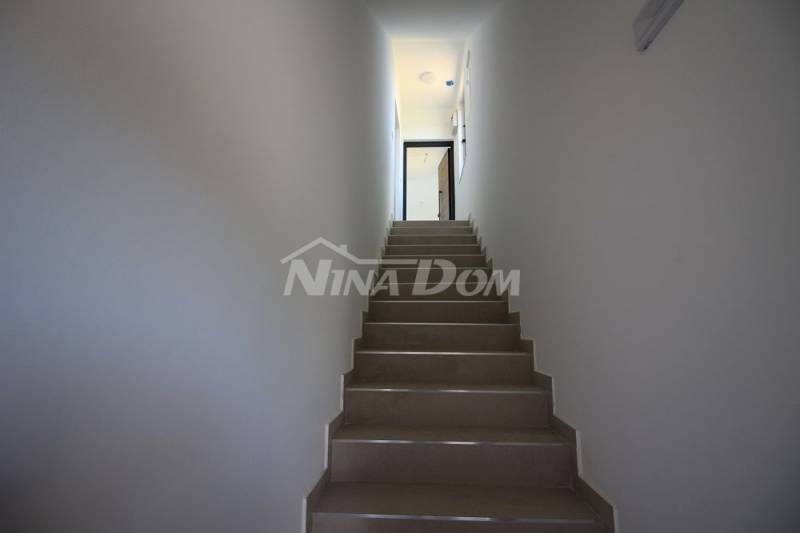 Mezonetový apartmán (první a druhé patro se třemi ložnicemi), střešní terasa, jižní strana, v blízkosti moře - 5