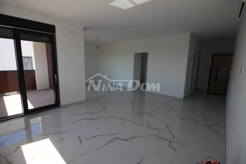 Mezonetový apartmán (první a druhé patro se třemi ložnicemi), střešní terasa, jižní strana, v blízkosti moře - 6