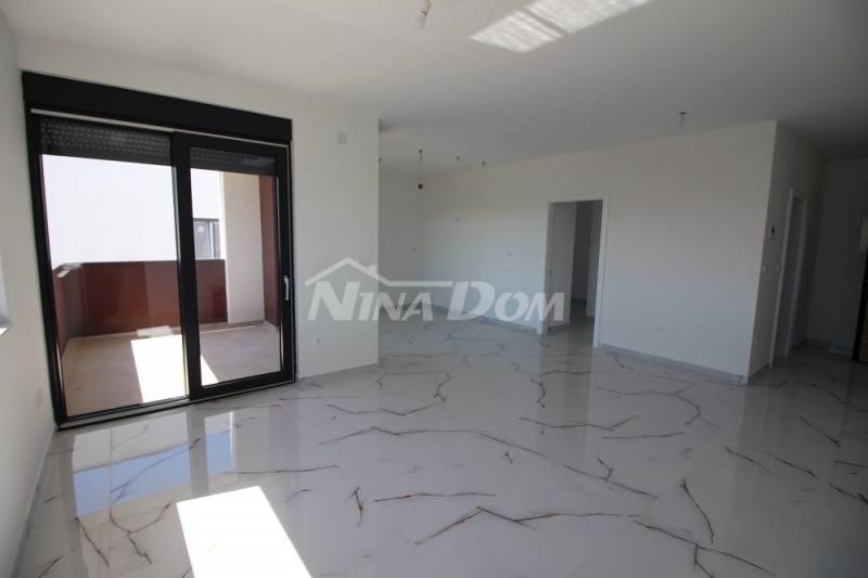Mezonetový apartmán (první a druhé patro se třemi ložnicemi), střešní terasa, jižní strana, v blízkosti moře - 7