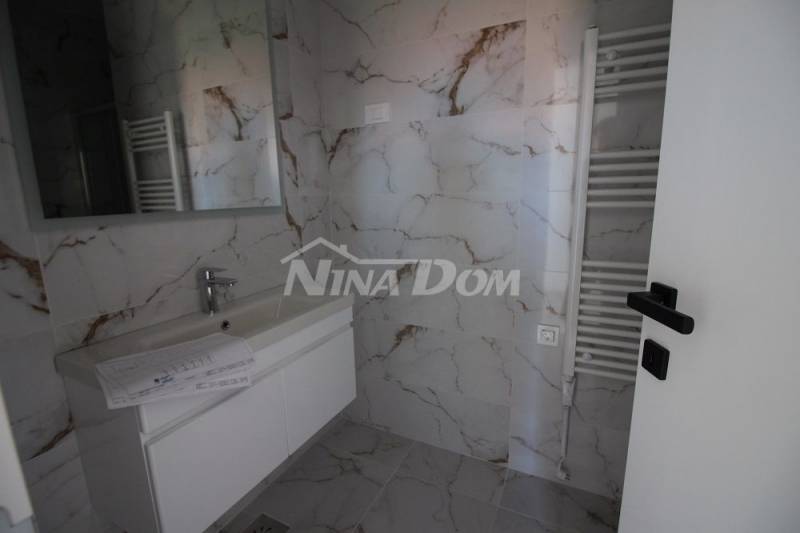 Mezonetový apartmán (první a druhé patro se třemi ložnicemi), střešní terasa, jižní strana, v blízkosti moře - 9