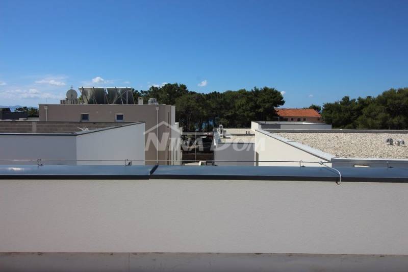 Mezonetový apartmán (první a druhé patro se třemi ložnicemi), střešní terasa, jižní strana, v blízkosti moře - 11