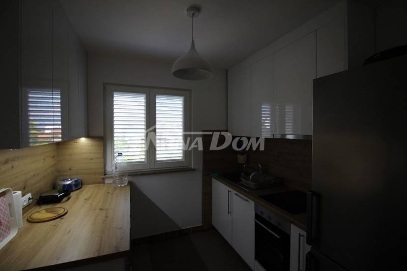 Byt ve druhém patře 68,86 m2 obytné plochy. tři ložnice - 5