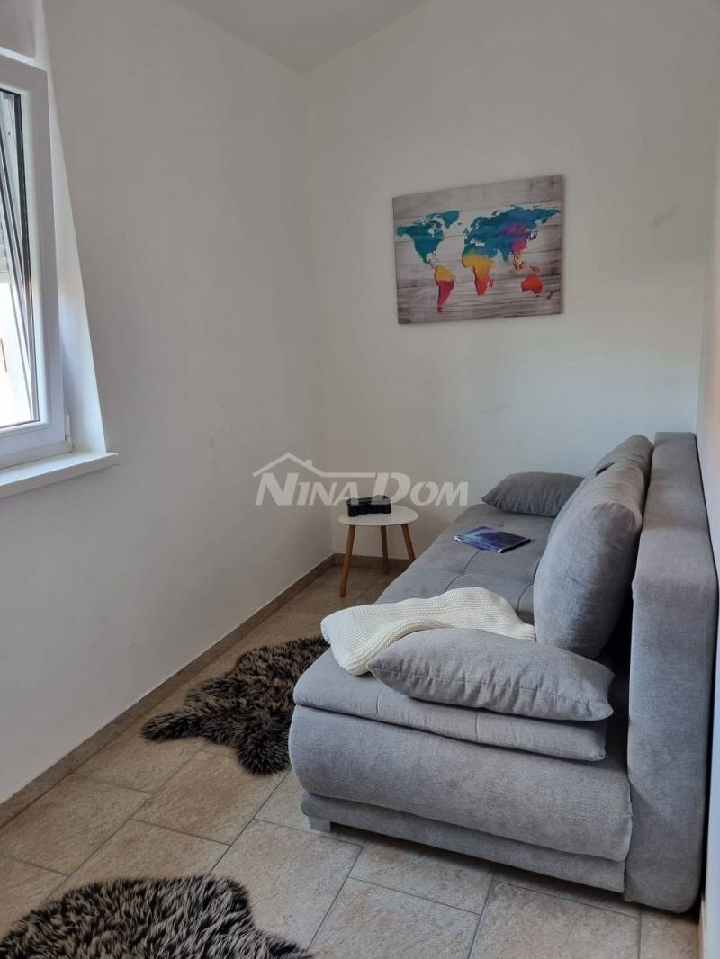 Apartmán v prvním patře, krásně zdobený, 250 metrů od moře a pláže - 6