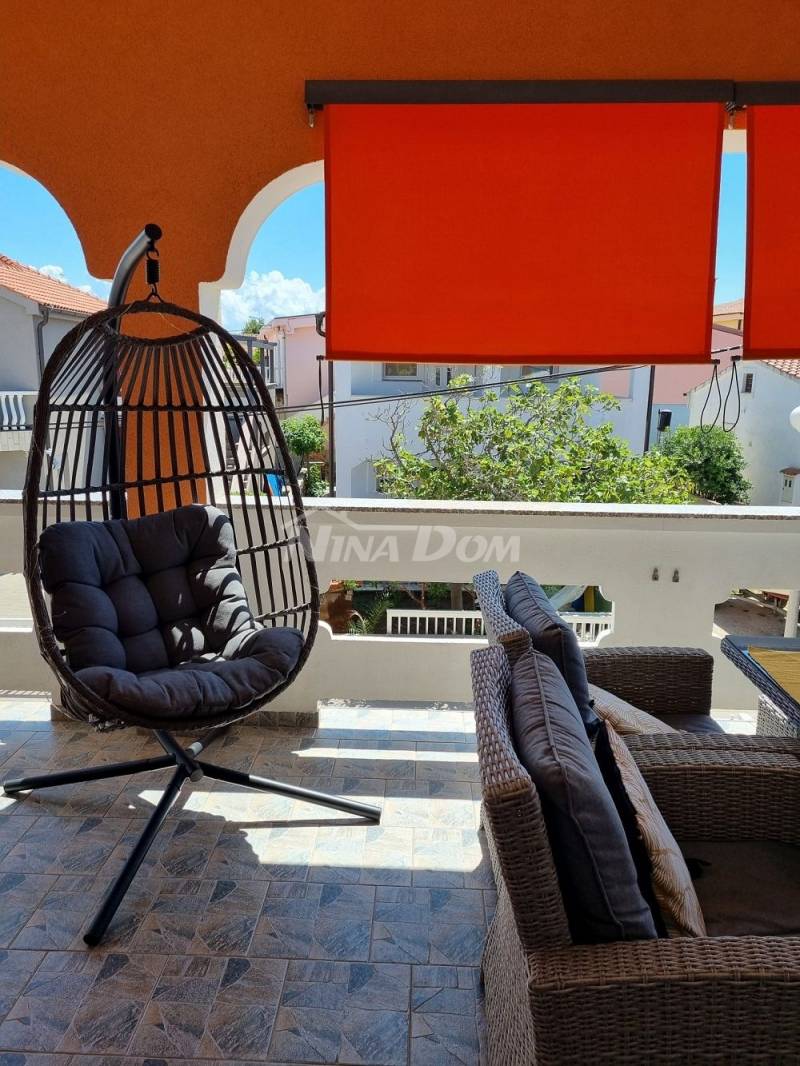Apartmán v prvním patře, krásně zdobený, 250 metrů od moře a pláže - 7