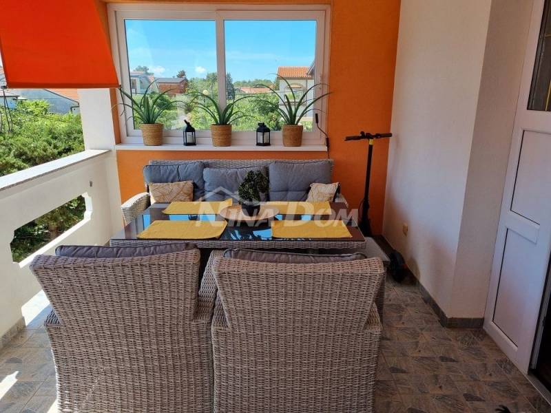 Apartmán v prvním patře, krásně zdobený, 250 metrů od moře a pláže - 9