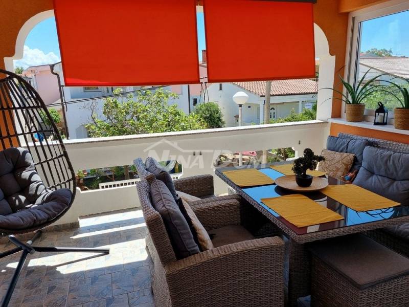 Apartmán v prvním patře, krásně zdobený, 250 metrů od moře a pláže - 10