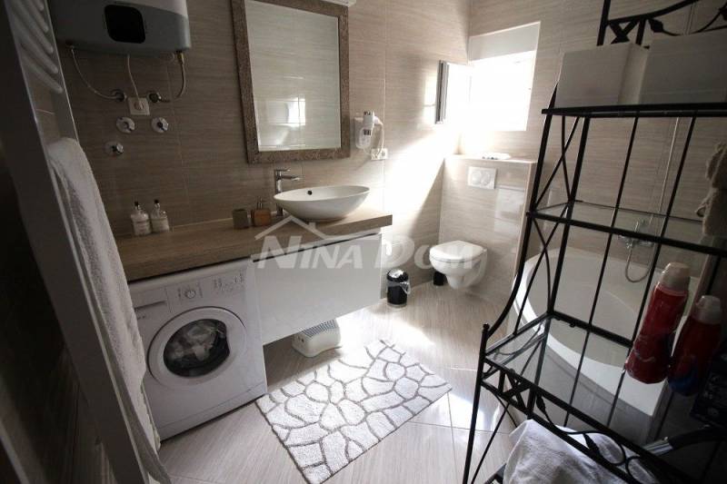 Dva krásně zařízené apartmány se prodávají jako balíček. - 9
