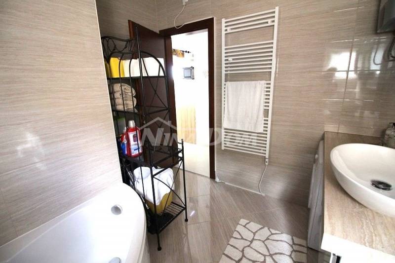 Dva krásně zařízené apartmány se prodávají jako balíček. - 10
