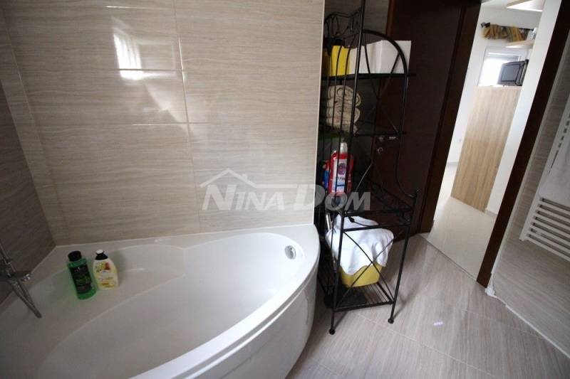 Dva krásně zařízené apartmány se prodávají jako balíček. - 12