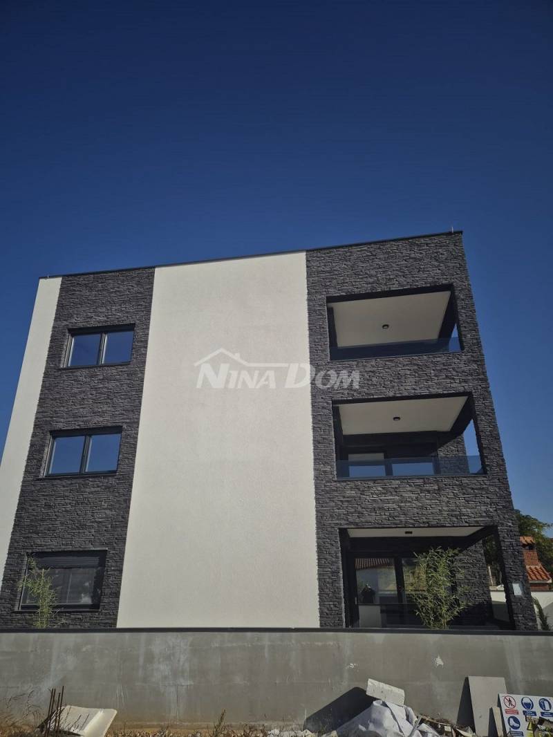 Nová budova, krásně zařízené apartmány, jižní strana - 2