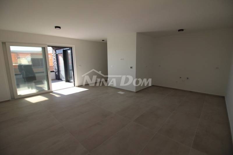 Nová budova, krásně zařízené apartmány, jižní strana - 4