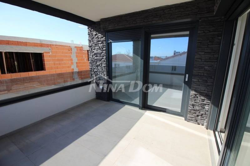 Nová budova, krásně zařízené apartmány, jižní strana - 6