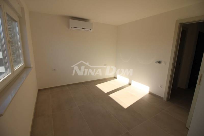 Nová budova, krásně zařízené apartmány, jižní strana - 10