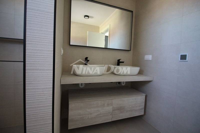 Nová budova, krásně zařízené apartmány, jižní strana - 12