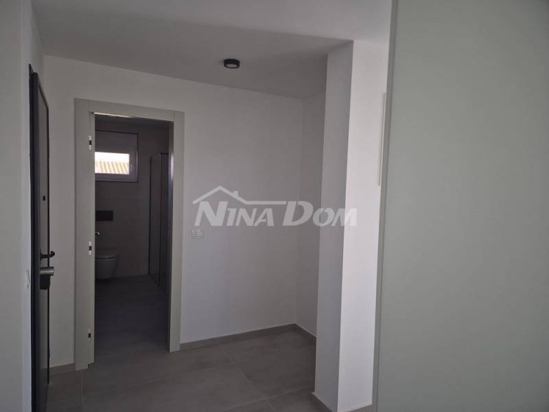 Nová budova, krásně zařízené apartmány, jižní strana - 14