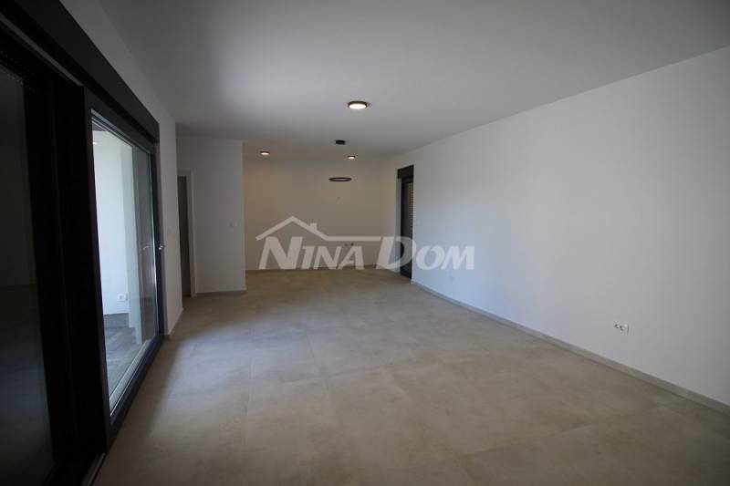 Apartmán v centru ostrova Vir, 1. patro se střešní terasou - 12