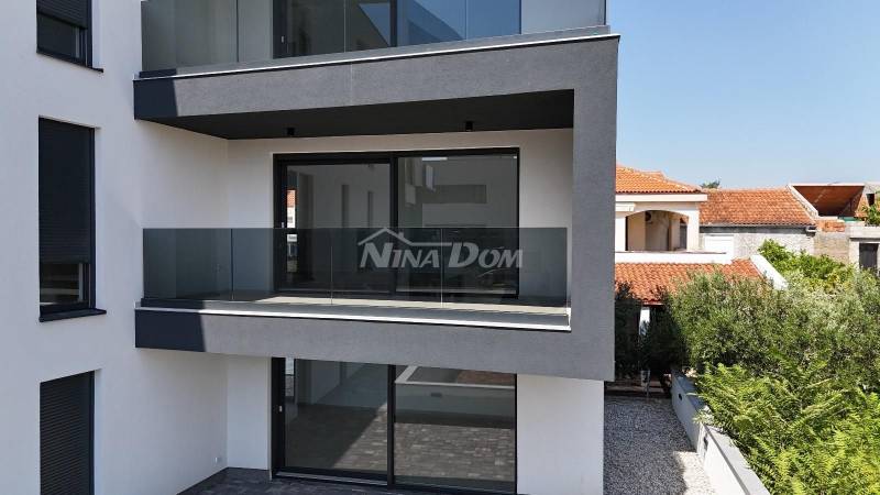 Apartmán v centru ostrova Vir, 1. patro se střešní terasou - 14