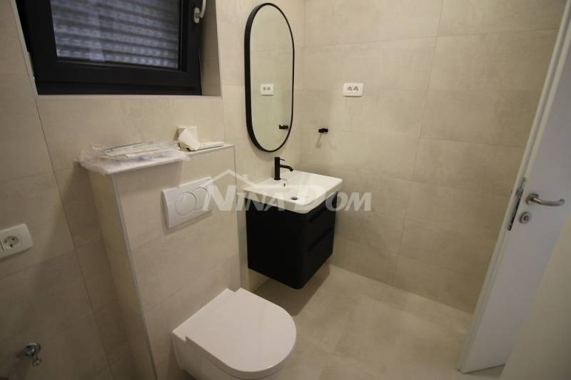 Apartmán v přízemí v centru ostrova Vir. - 9
