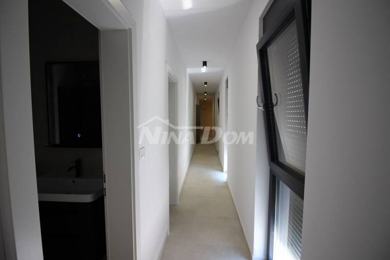 Apartmán v přízemí v centru ostrova Vir. - 11