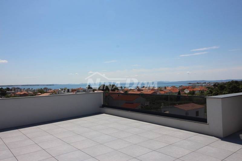 Apartmán v centru ostrova Vir, 2. patro se střešní terasou - 3