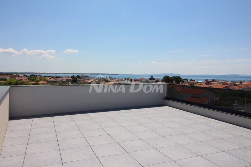 Apartmán v centru ostrova Vir, 2. patro se střešní terasou - 4