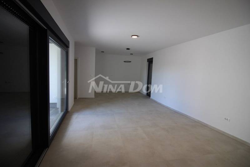 Apartmán v centru ostrova Vir, 2. patro se střešní terasou - 5