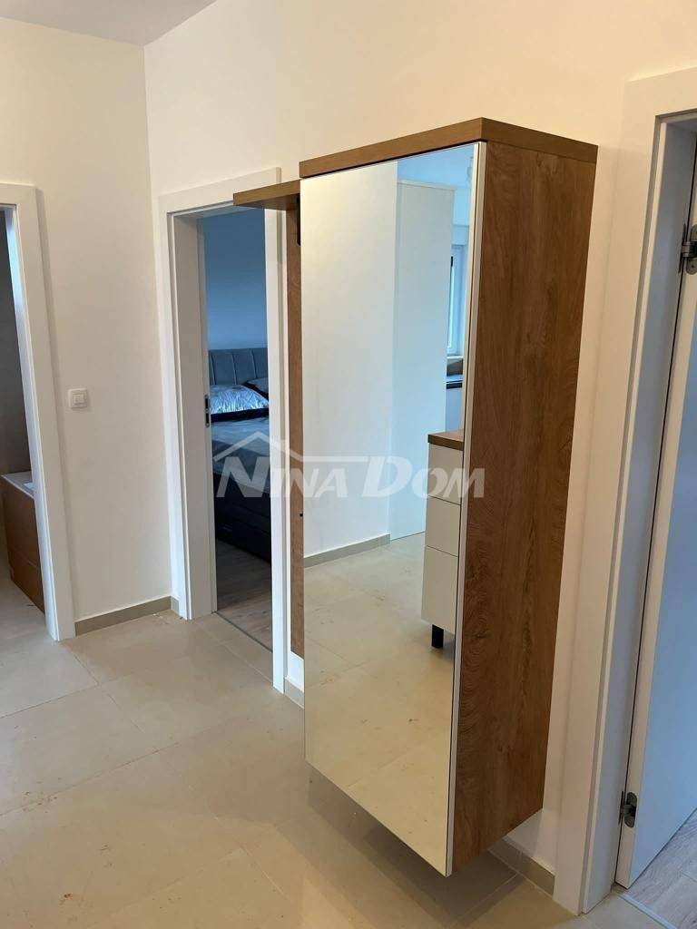 Luxusní třípokojový apartmán Ugljan se zahradou a společným bazénem a letní kuchyní - 9