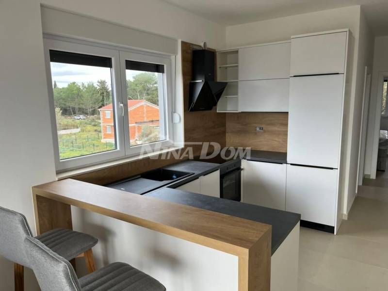 Luxusní třípokojový apartmán Ugljan se zahradou a společným bazénem a letní kuchyní - 10