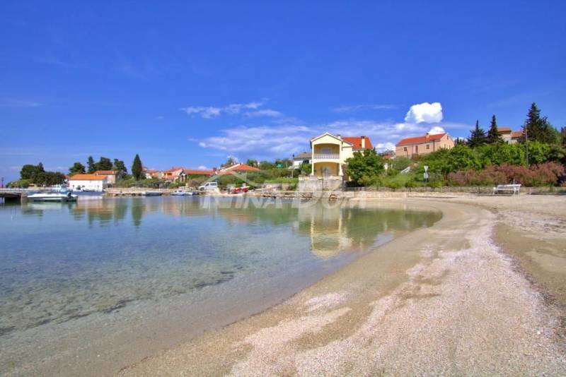 Apartment house for sale on the island of Ugljan, Lukoran - 11