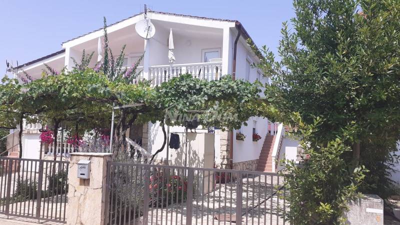 BYTOVÝ DŮM - PRIVLAKA - 6 APARTMÁNŮ - 1