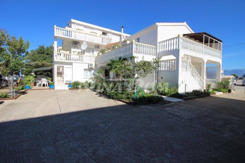 Property ideal for tourism, each apartment has its own separate entrance. - 1