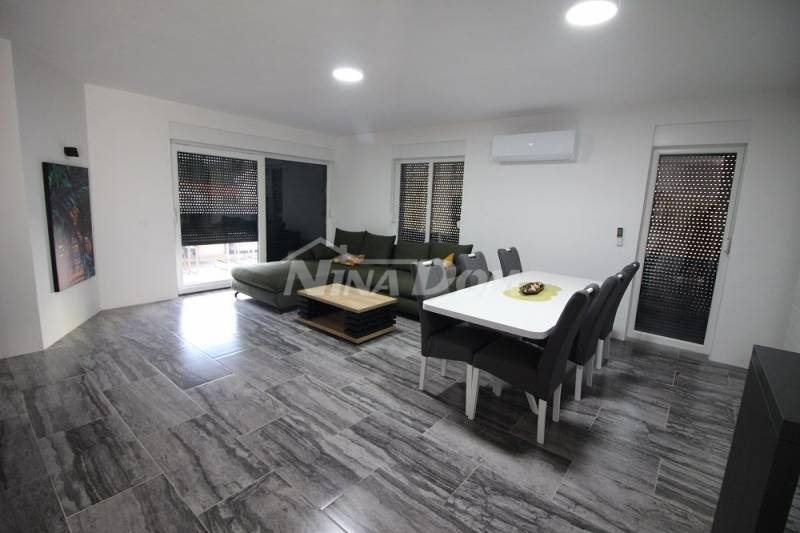 Novostavba 4 apartmánů se střešní terasou s výhledem na moře - 3