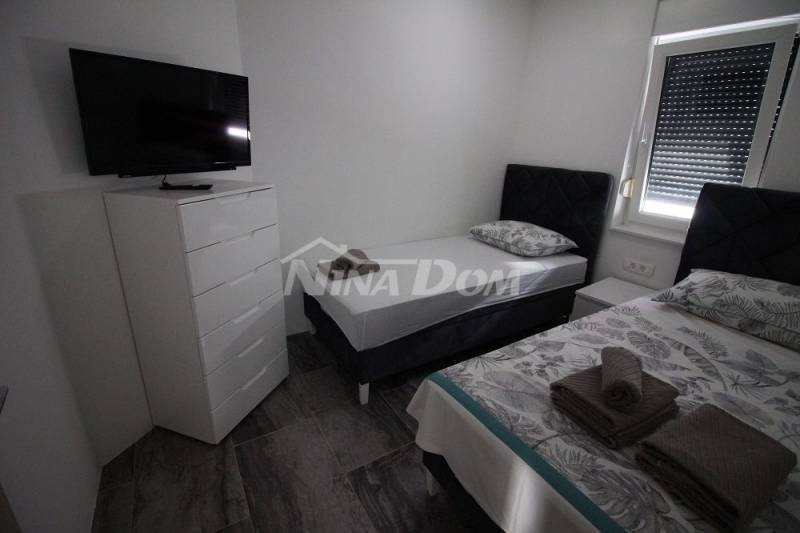 Novostavba 4 apartmánů se střešní terasou s výhledem na moře - 8