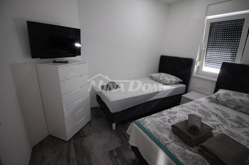 Novostavba 4 apartmánů se střešní terasou s výhledem na moře - 9