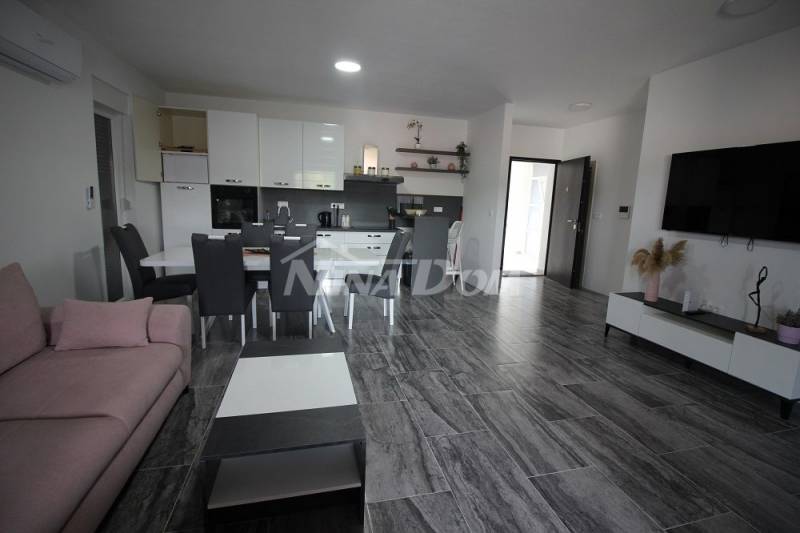 Novostavba 4 apartmánů se střešní terasou s výhledem na moře - 13
