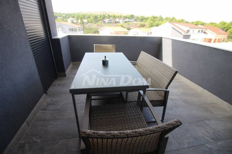 Novostavba 4 apartmánů se střešní terasou s výhledem na moře - 14