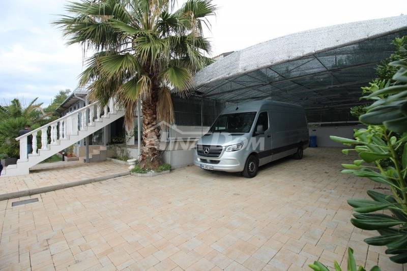 Jižní strana ostrova Vir, 4 apartmány a pomocná budova. 260 k moři. - 4