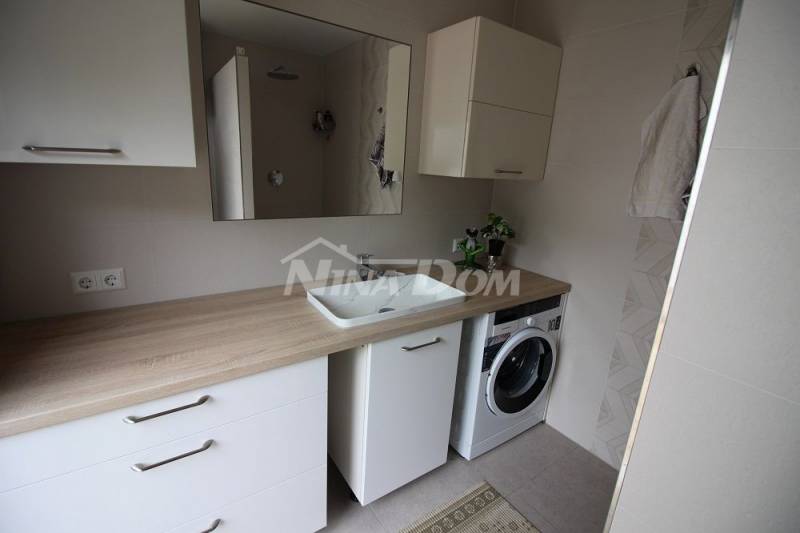 Jižní strana ostrova Vir, 4 apartmány a pomocná budova. 260 k moři. - 9