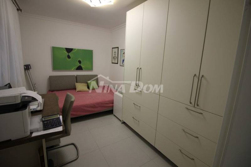 Jižní strana ostrova Vir, 4 apartmány a pomocná budova. 260 k moři. - 14