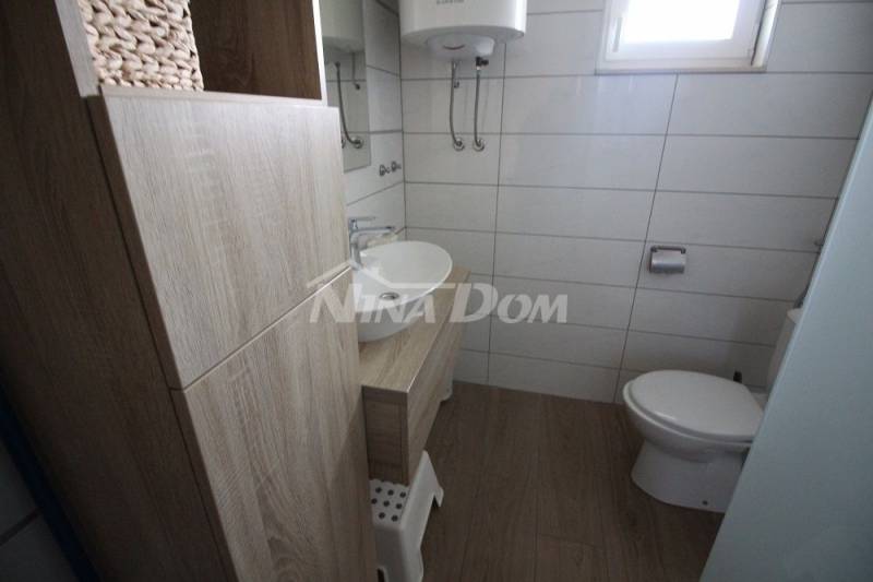 Nemovitost s 5 bytovými jednotkami 800 metrů od pláže Jadro - 10