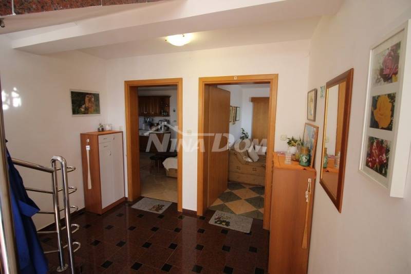Apartmánový dům 2. řada od moře, jižní strana Vir - 4