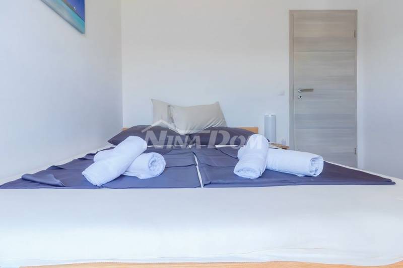 Činžovní dům se 4 bytovými jednotkami, 140 m. na pláž Prezida - 11