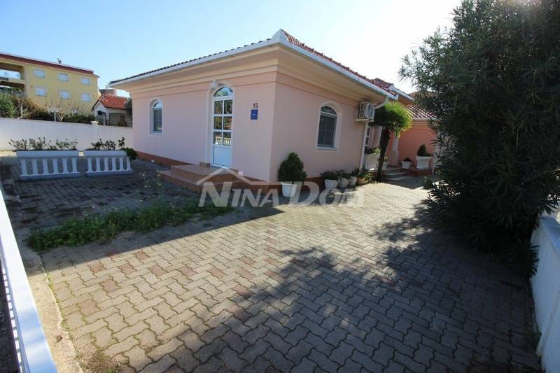 Jižní strana ostrova Vir, 190 metrů. k moři, 3 bytové jednotky - 5