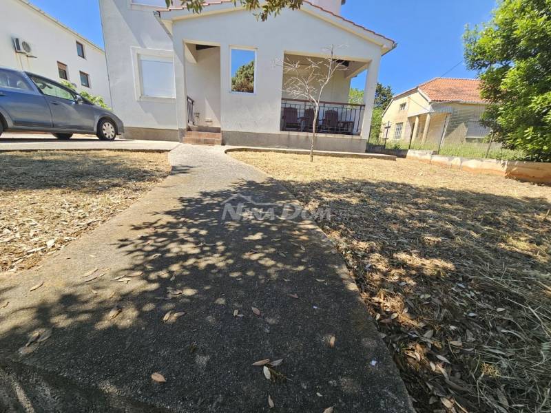Dům na Ugljanu v centru města, klidná a tichá lokalita - 1