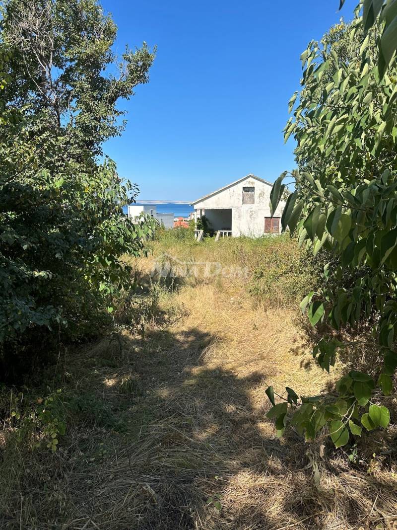 Prodej domu ke kompletní rekonstrukci na pozemku 1483m2. - 2