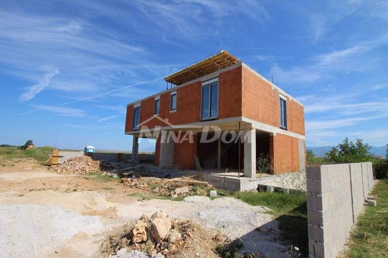 Dvojvila ve výstavbě, plánovaný termín dokončení léto 2025 - 12